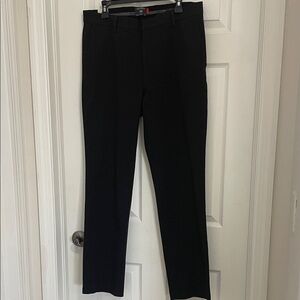 NWT DOCKERS MEN'S CLASSIC BLACK DRESS PANTS. SIZE 34x32.